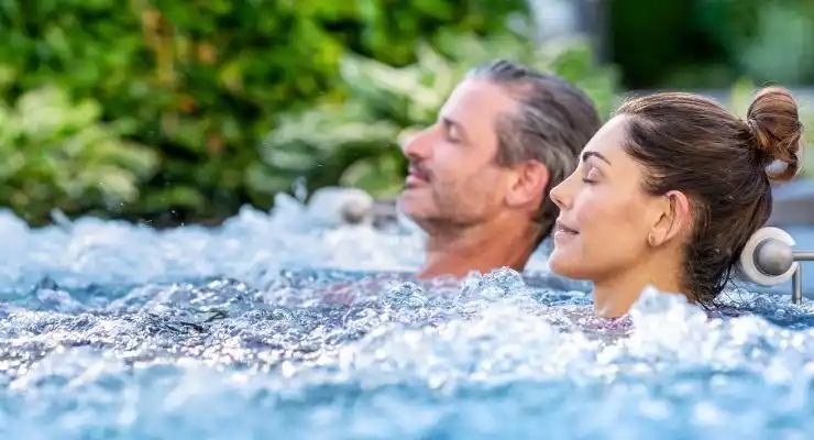 Relax Hot Pool · 37 °C · nicht veröffentlicht · Beheizt Ganzjährig beheizt · im Wellness & Naturresort Reischlhof  · Bayern · Deutschland